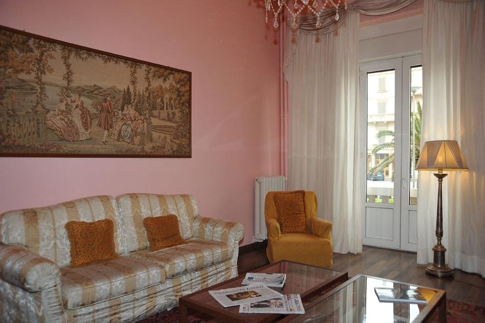 Hotel Marchionni Dal 1923 Viareggio Bagian luar foto