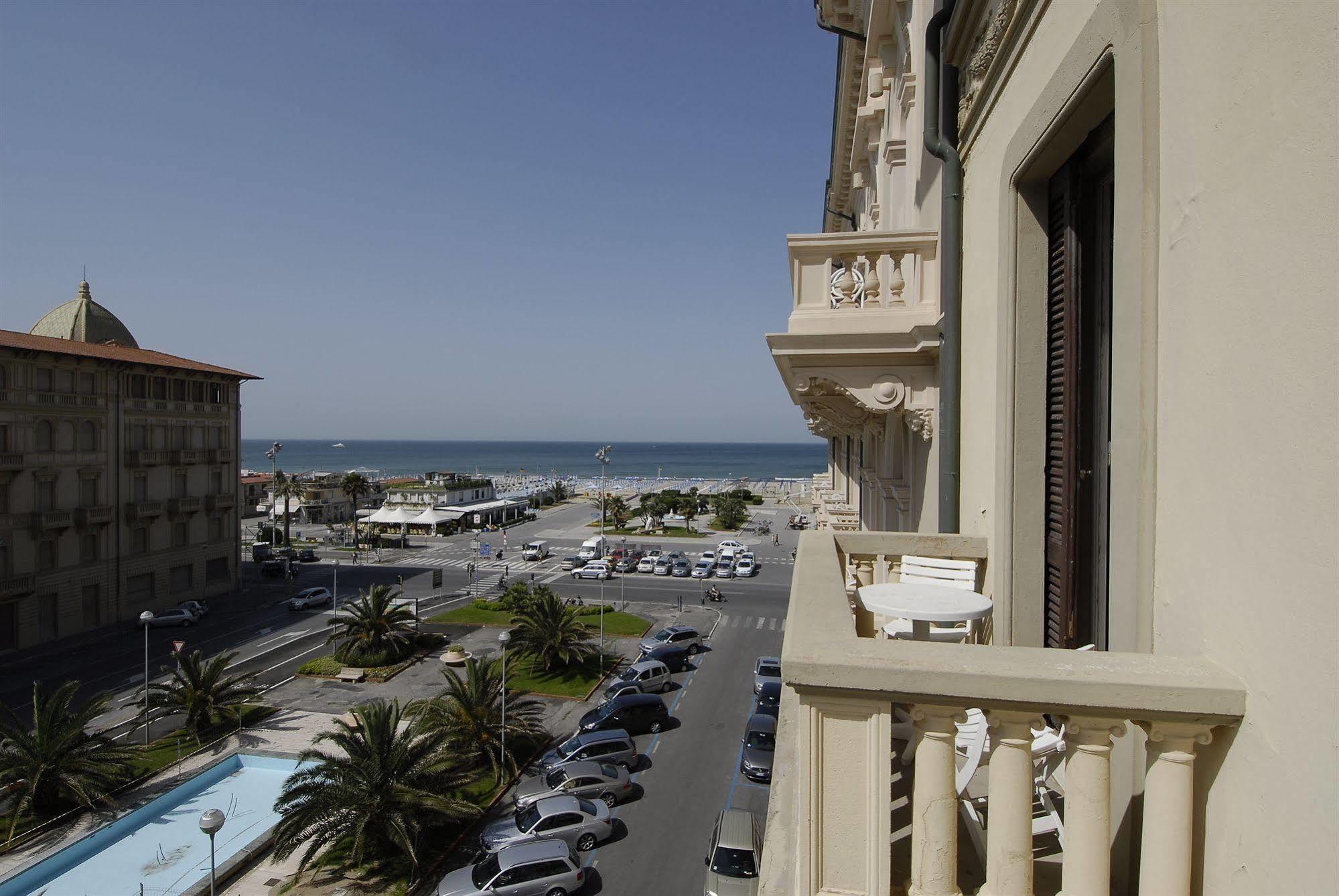 Hotel Marchionni Dal 1923 Viareggio Bagian luar foto