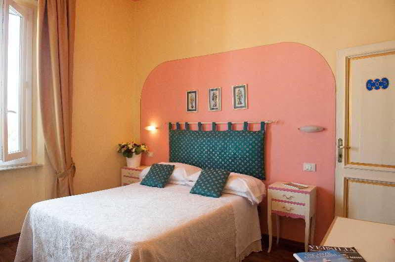Hotel Marchionni Dal 1923 Viareggio Bagian luar foto